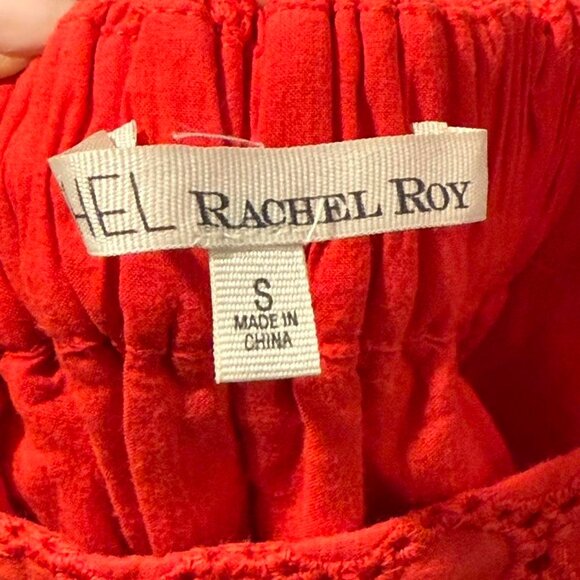 Red top with cute pattern detailing - Picture 4 of 4